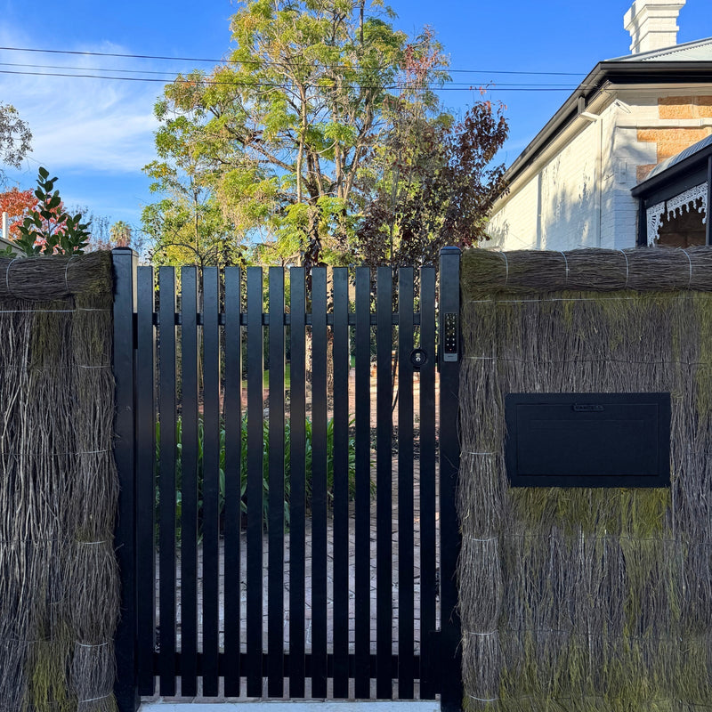 Geneva Parcel Fence/Brick Letterbox